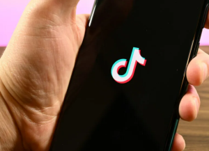 برنامه TikTok در حال آماده سازی الگوریتم تقسیم برای ایالات متحده