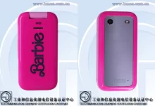 گوشی HMD Barbie یک مدل تاشو شبیه اسباب بازی است