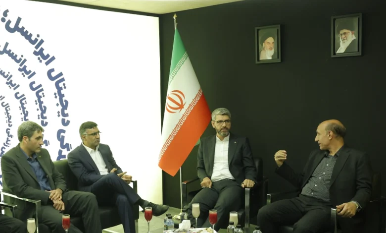 رئیس رگولاتوری از غرفه ایرانسل در نمایشگاه الکامپ بازدید کرد