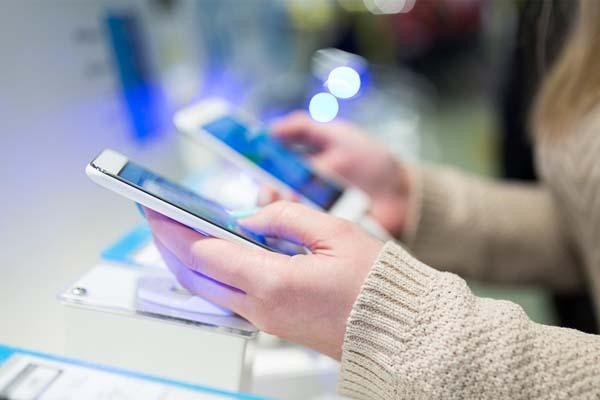 نمونه متن تبلیغ موبایل فروشی؛ جملاتی برای جذب مشتری در تبلیغات