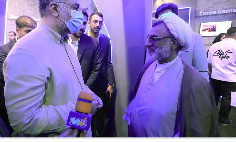 بازدید دبیر شورای عالی انقلاب فرهنگی از نوآوریهای همراه اول در الکامپ 1404