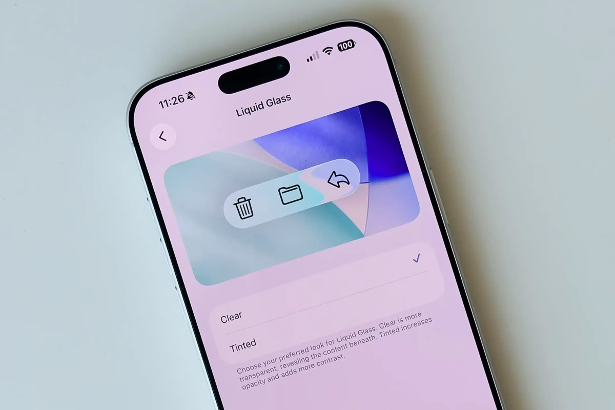 شیشه مایع iOS 26.1