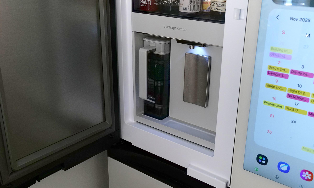 مرکز نوشیدنی سامسونگ در یخچال Bespoke AI