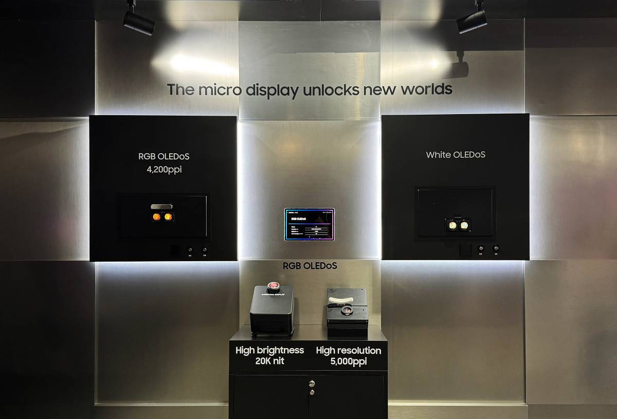 نمایشگر گلکسی XR